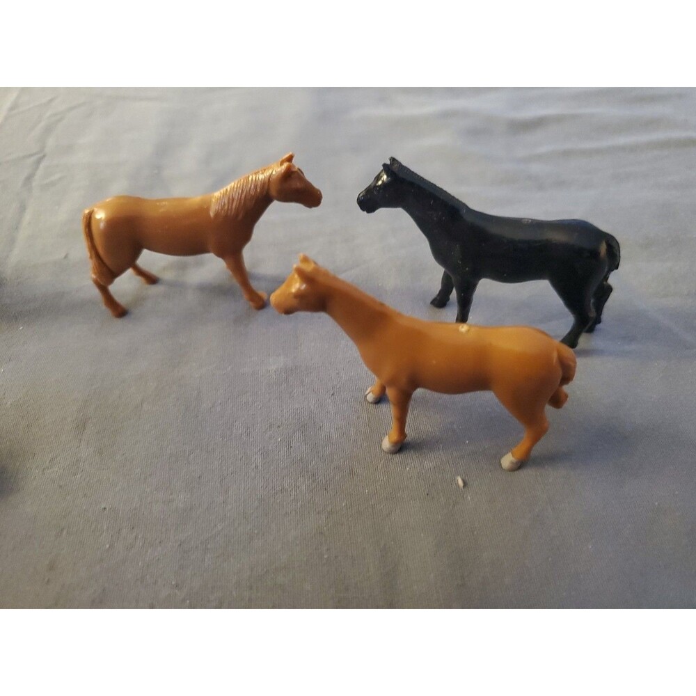 17 Vtg Pieces Of Farm Animals Holstein Cows Pig Sheep Horses Train Set Layout - Picture 4 of 7